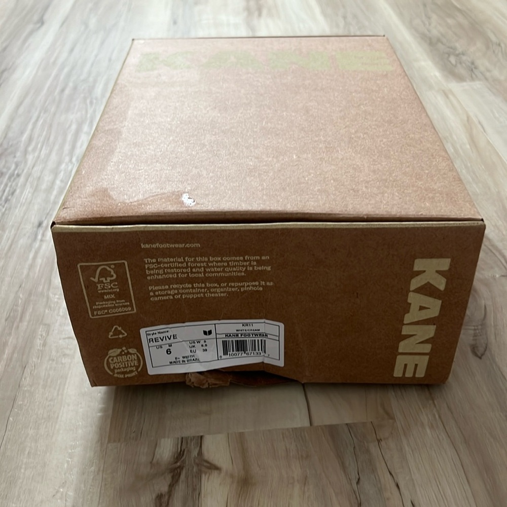 NEW. Kane Revive. White/Cream. US M 6, W 8